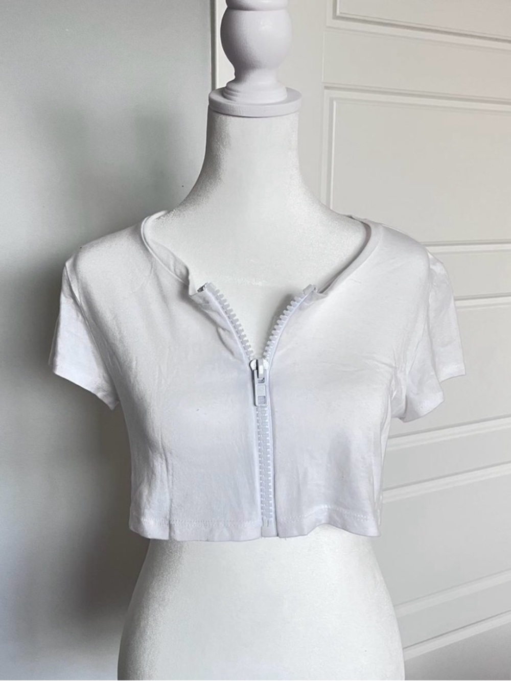 Emma & Sam White Cropped Zip-Front Tee